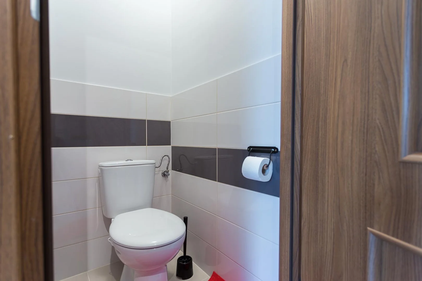 Quarto de estudante confortável e espaçoso em