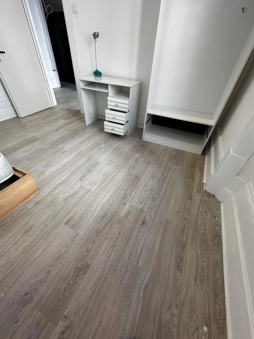 Zimmer in Studentenwohnung in  zu vermieten, voll möbliert