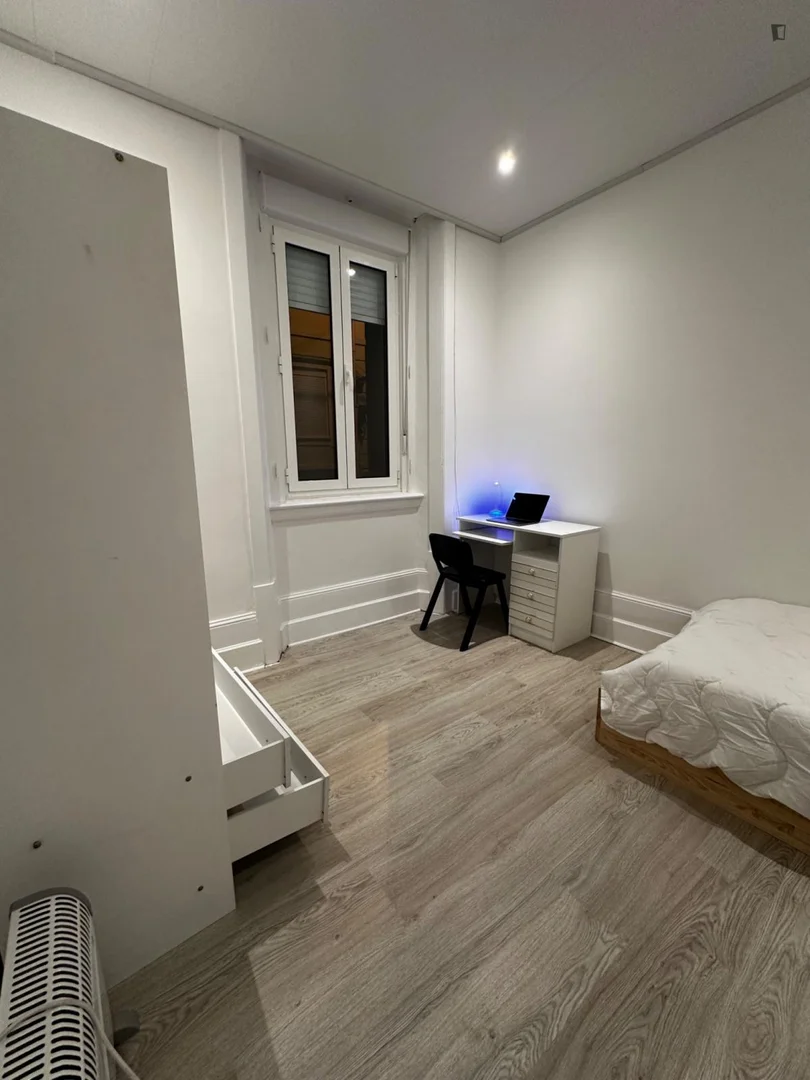 Bezahlbares Zimmer für Studenten mit ausreichender Beleuchtung in 