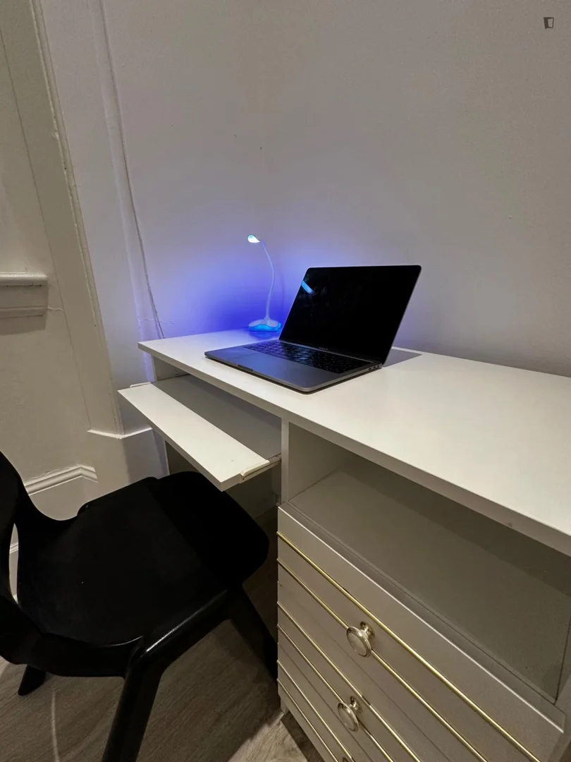 Zimmer in Studentenwohnung in  zu vermieten, voll möbliert