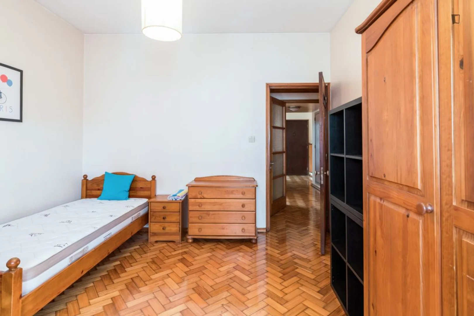 Quarto para alugar em apartamento de estudantes em , totalmente mobilado