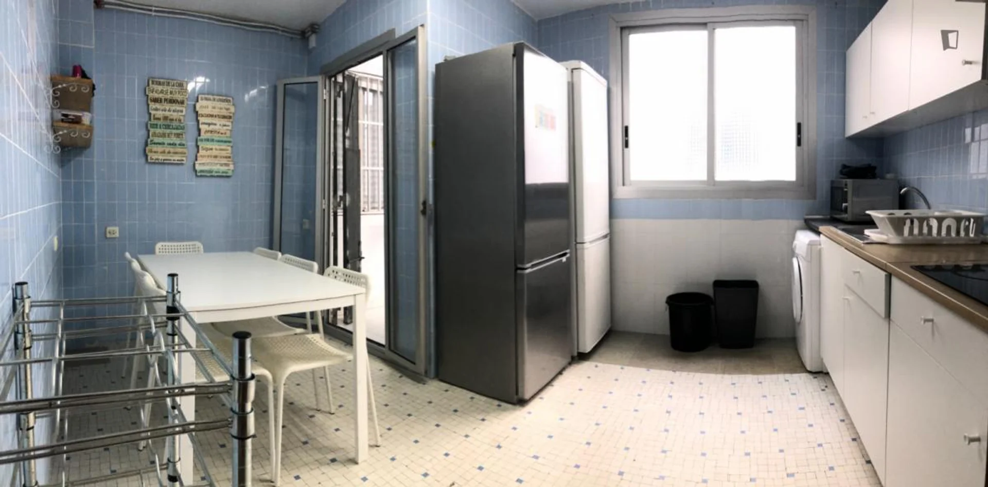 'da ders çalışmak için mükemmel olan fonksiyonel öğrenci odası