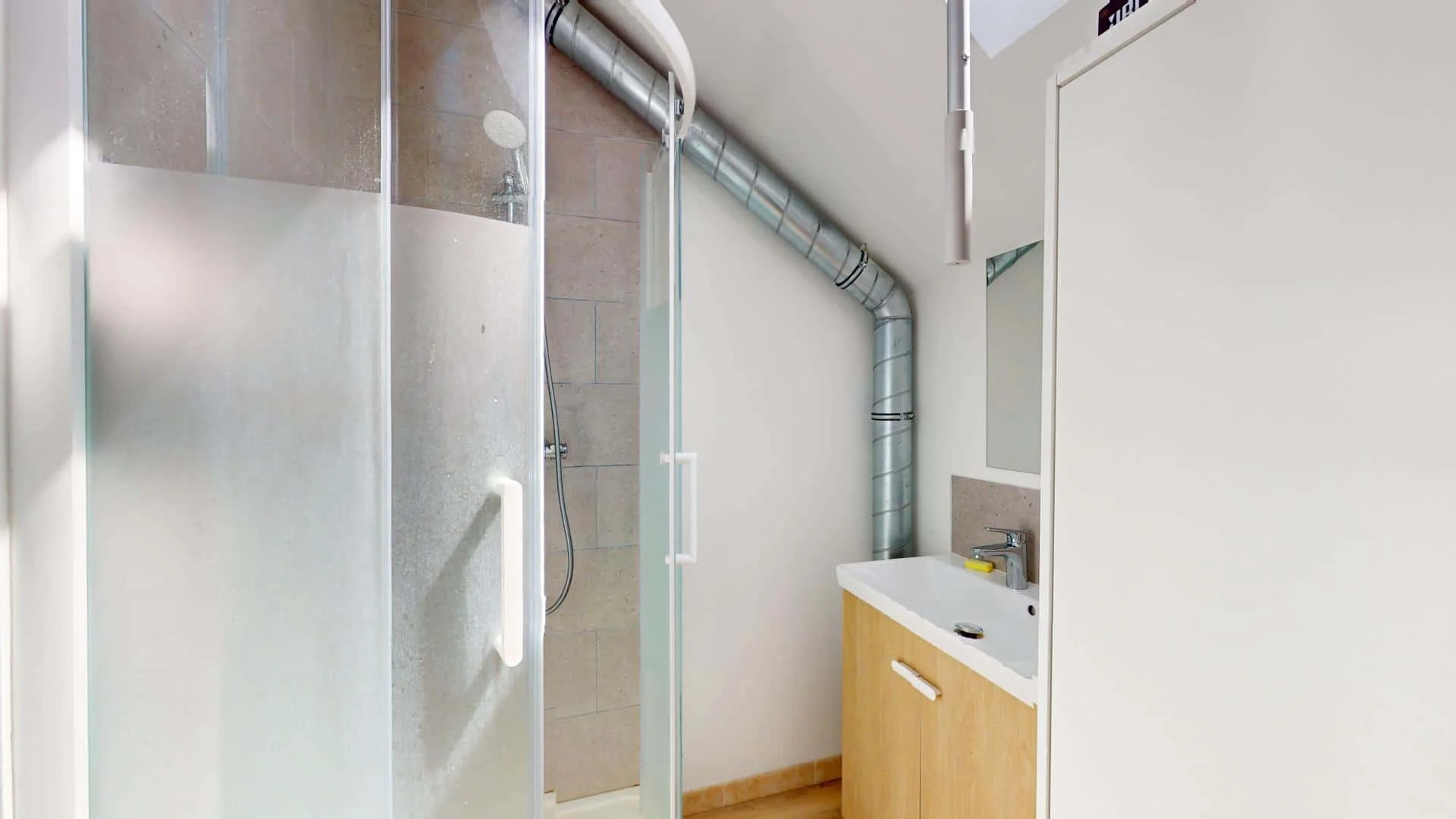 Budget-friendly student room close to campus in 
