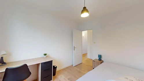 Özel oda konumu Le Cormier, 18 Rue Frédéric Mistral, 35200 Rennes, France, 2 19 görüntüsü