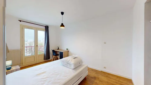 Özel oda konumu Le Cormier, 18 Rue Frédéric Mistral, 35200 Rennes, France, 2 19 görüntüsü