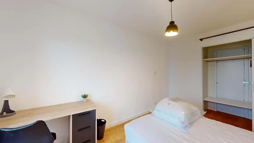 Özel oda konumu Le Cormier, 18 Rue Frédéric Mistral, 35200 Rennes, France, 3 19 görüntüsü