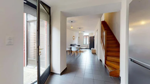 Quarto privado em 107 Rue Monge, 59100 Roubaix, France, imagem 13 de 19