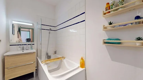 Quarto privado em 107 Rue Monge, 59100 Roubaix, France, imagem 16 de 19