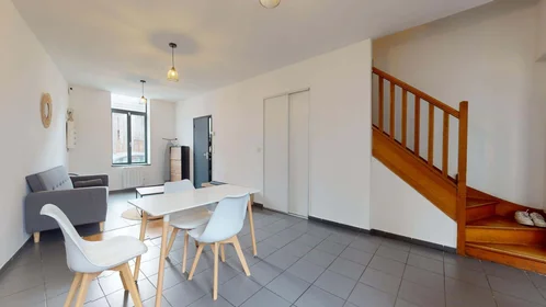 Quarto privado em 107 Rue Monge, 59100 Roubaix, France, imagem 6 de 19