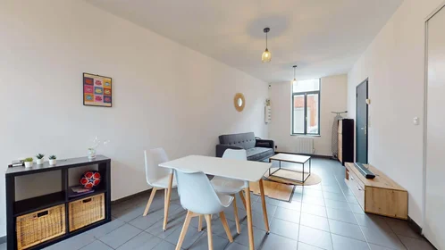 Quarto privado em 107 Rue Monge, 59100 Roubaix, France, imagem 7 de 19