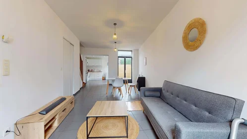 Quarto privado em 107 Rue Monge, 59100 Roubaix, France, imagem 8 de 19