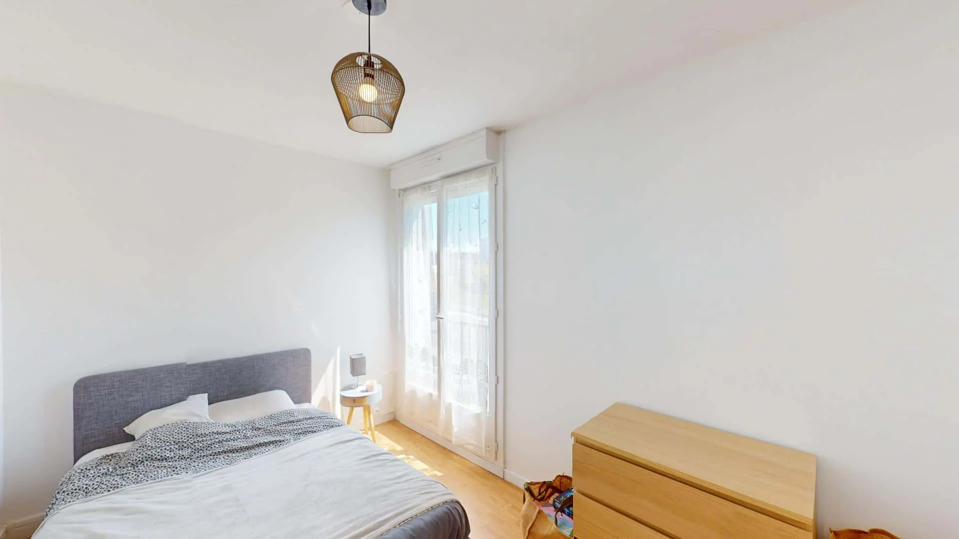 Habitación para estudiantes en  con área de estudio y facilidades compartidas