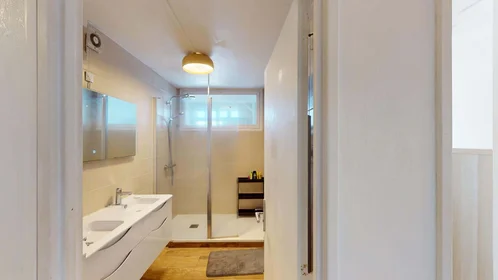 Habitación privada en 2 Rue du Limousin, 29200 Brest, France, imagen 13 de 19