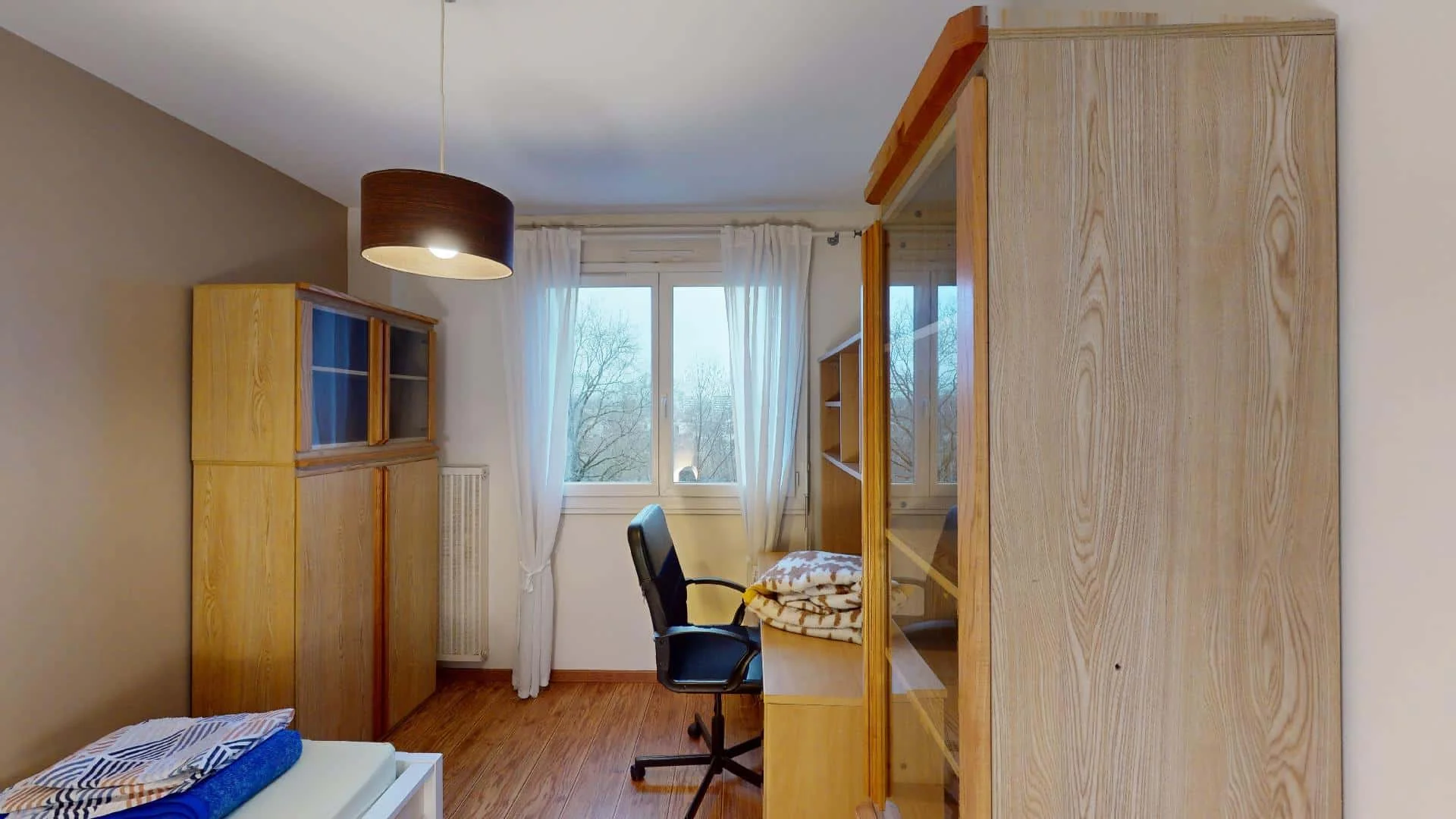 Chambre d'étudiant économique avec emplacement pratique dans