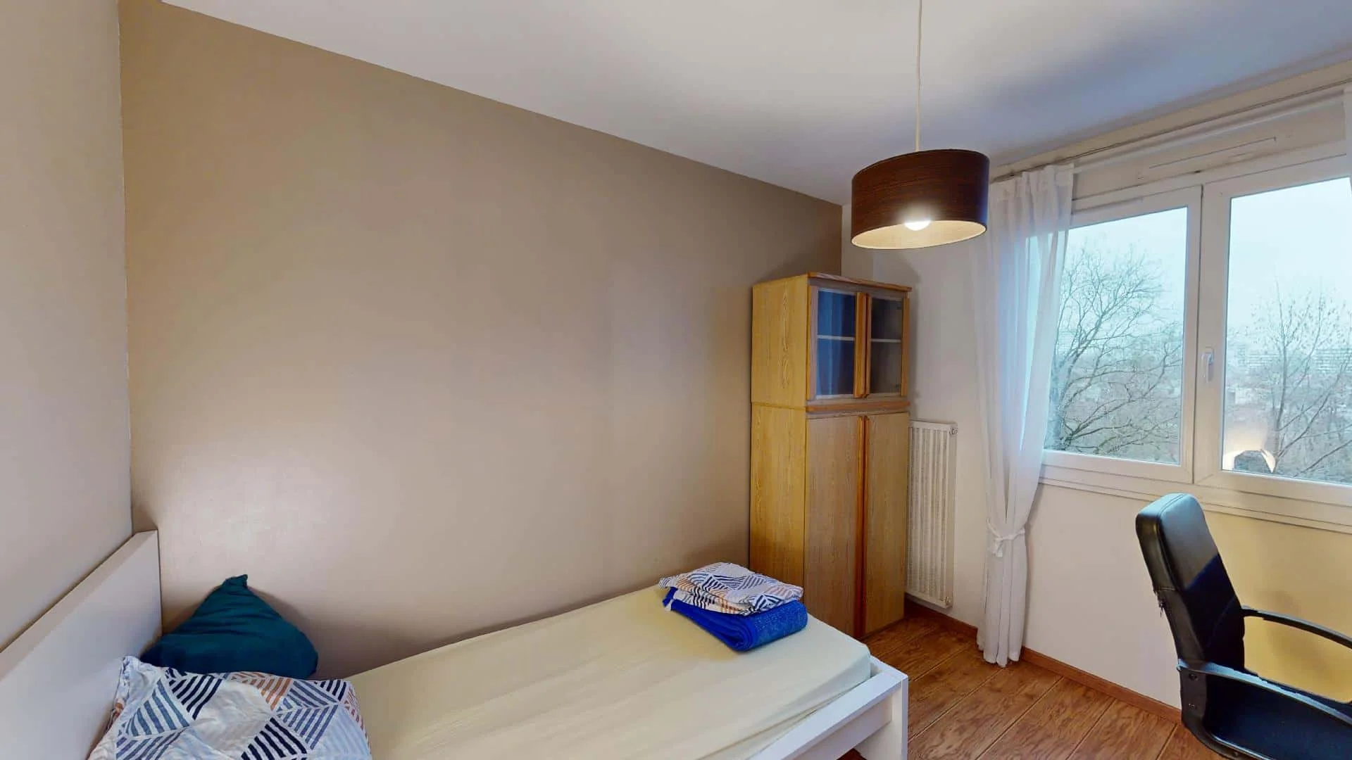 Chambre conviviale pour les étudiants dans avec des équipements modernes