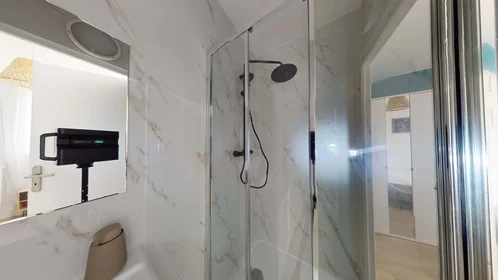 Privatzimmer in der 3 Rue Auguste Renoir, 33400 Talence, France, bild 5 von 19
