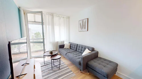 Privatzimmer in der 3 Rue Auguste Renoir, 33400 Talence, France, bild 1 von 17