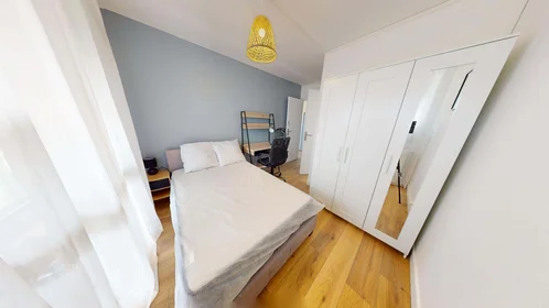 Privatzimmer in der 3 Rue Auguste Renoir, 33400 Talence, France, bild 3 von 17