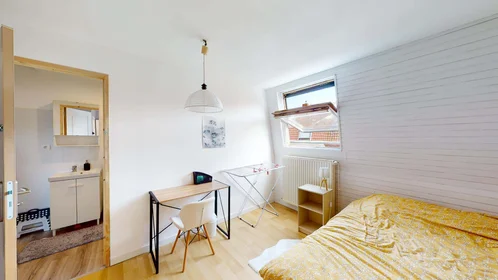 Private room at 130 Rue de Denain, 59100 Roubaix, France, image 2 of 21