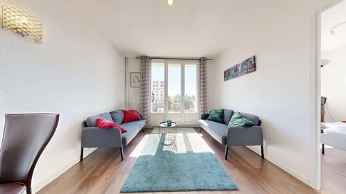 Privatzimmer in der 55 Rue de la Feyssine, 69100 Villeurbanne, France, bild 1 von 10