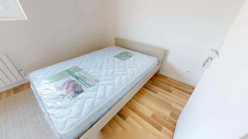 Chambre privée à 45 Rue de Lorraine, 59100 Roubaix, France, image 2 de 20