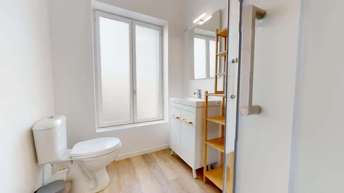 Chambre privée à 45 Rue de Lorraine, 59100 Roubaix, France, image 14 de 20
