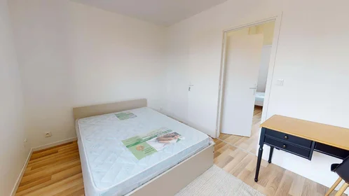 Chambre privée à 45 Rue de Lorraine, 59100 Roubaix, France, image 3 de 20