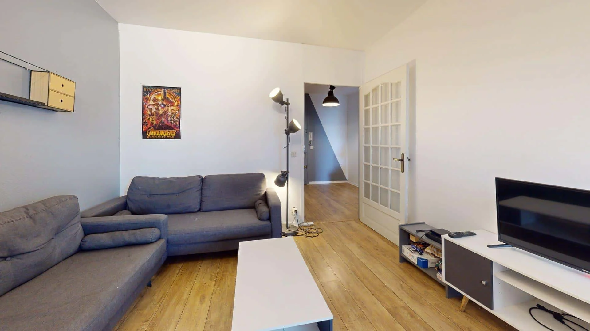 Zimmer in Studentenwohnung in zu vermieten, voll möbliert