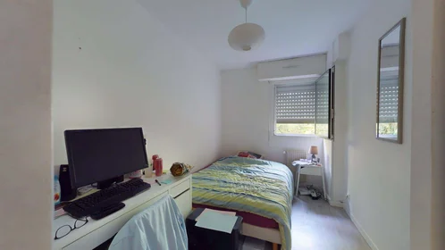 Privatzimmer in der 20 Sq. du Haut Blosne, 35200 Rennes, France, bild 1 von 10