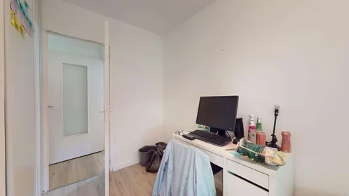 Özel oda konumu 20 Sq. du Haut Blosne, 35200 Rennes, France, 4 20 görüntüsü