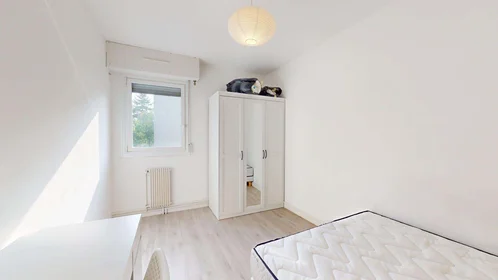 Özel oda konumu 20 Sq. du Haut Blosne, 35200 Rennes, France, 3 20 görüntüsü