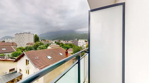 Quarto privado em 25 Rue de l'Industrie, 38170 Seyssinet-Pariset, France, imagem 19 de 20