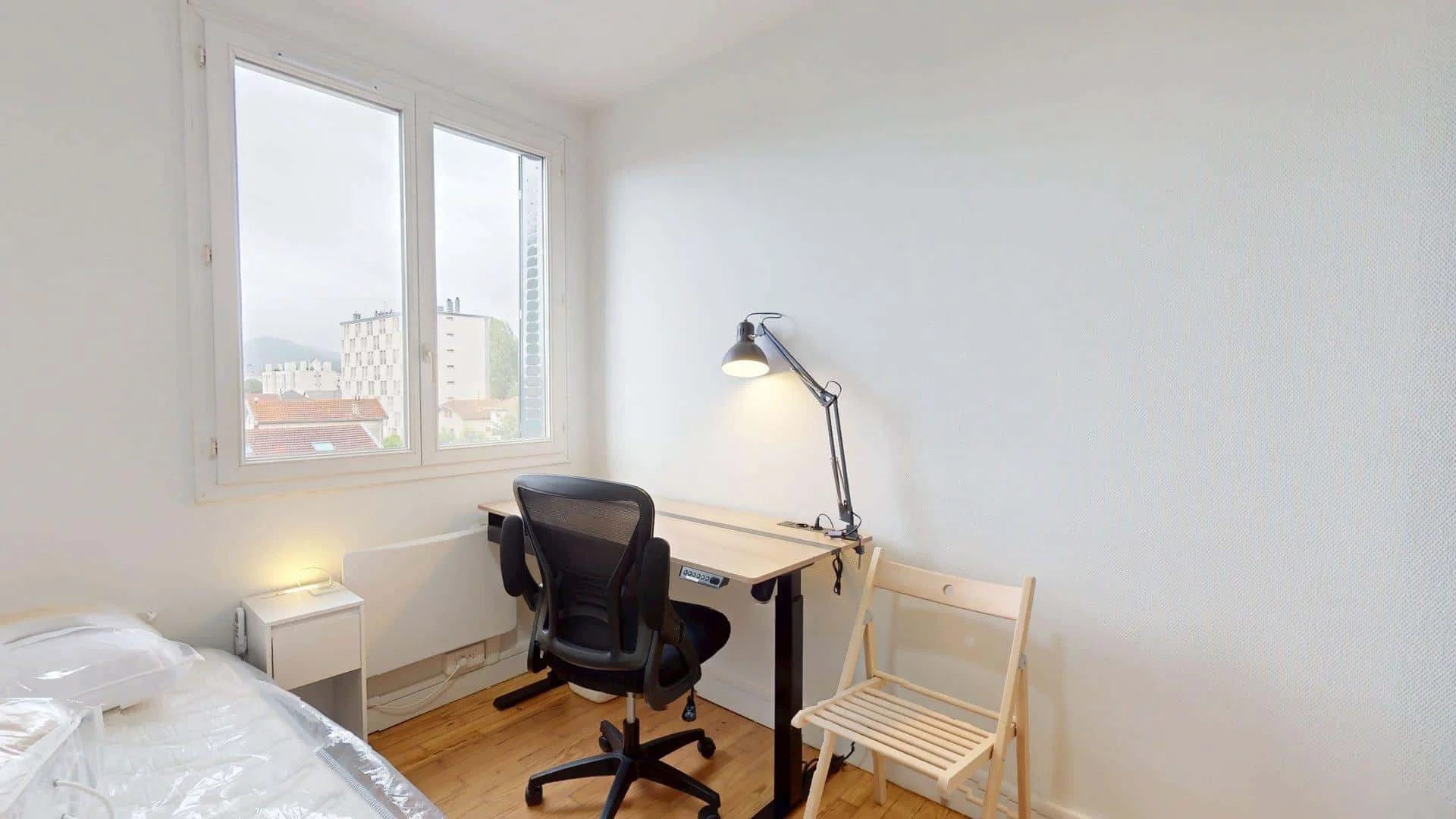 'de öğrenci dairesinde, tamamen mobilyalı kiralık oda