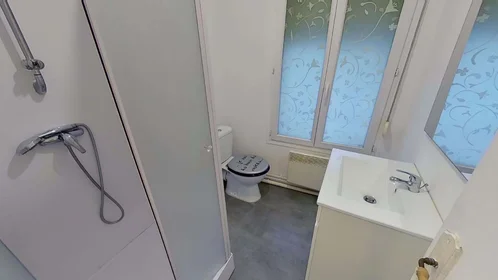 Dairenin tamamı konumu 74 Rue Labedoyere, 76600 Le Havre, France, 11 11 görüntüsü