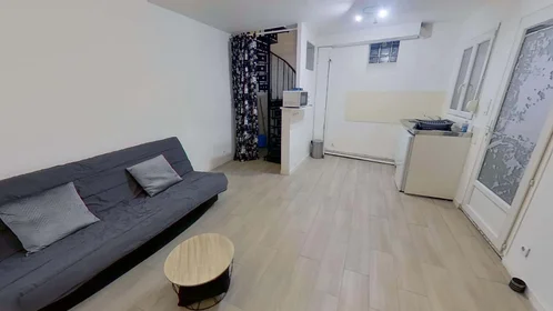 Dairenin tamamı konumu 74 Rue Labedoyere, 76600 Le Havre, France, 5 11 görüntüsü