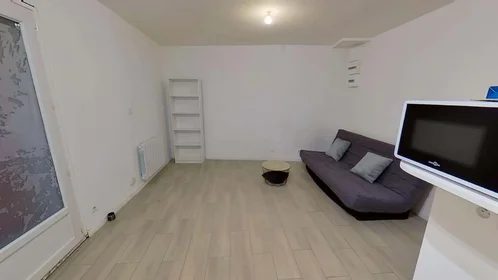 Dairenin tamamı konumu 74 Rue Labedoyere, 76600 Le Havre, France, 6 11 görüntüsü