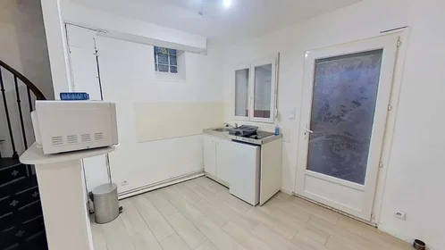 Dairenin tamamı konumu 74 Rue Labedoyere, 76600 Le Havre, France, 7 11 görüntüsü