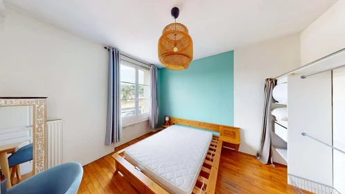 Private room at 49 Bd du Grand Cerf, 86000 Poitiers, France, image 2 of 16