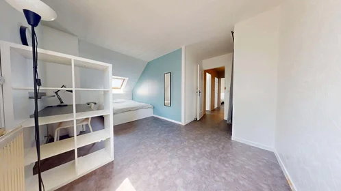 Quarto privado em 5 Mail René Clair, 91080 Évry-Courcouronnes, France, imagem 4 de 17