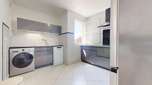 Quarto privado em 5 Mail René Clair, 91080 Évry-Courcouronnes, France, imagem 7 de 17