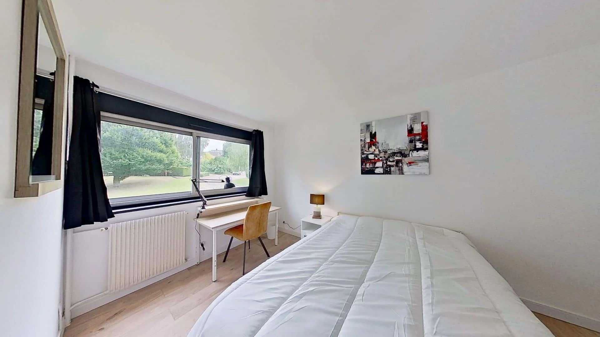 Chambre d'étudiant à  avec espace d'étude et installations communes