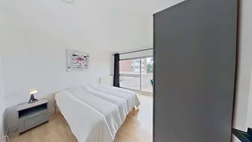 Chambre privée à 5 Rue du 11 Novembre 1918, 76250 Déville-lès-Rouen, France, image 2 de 16