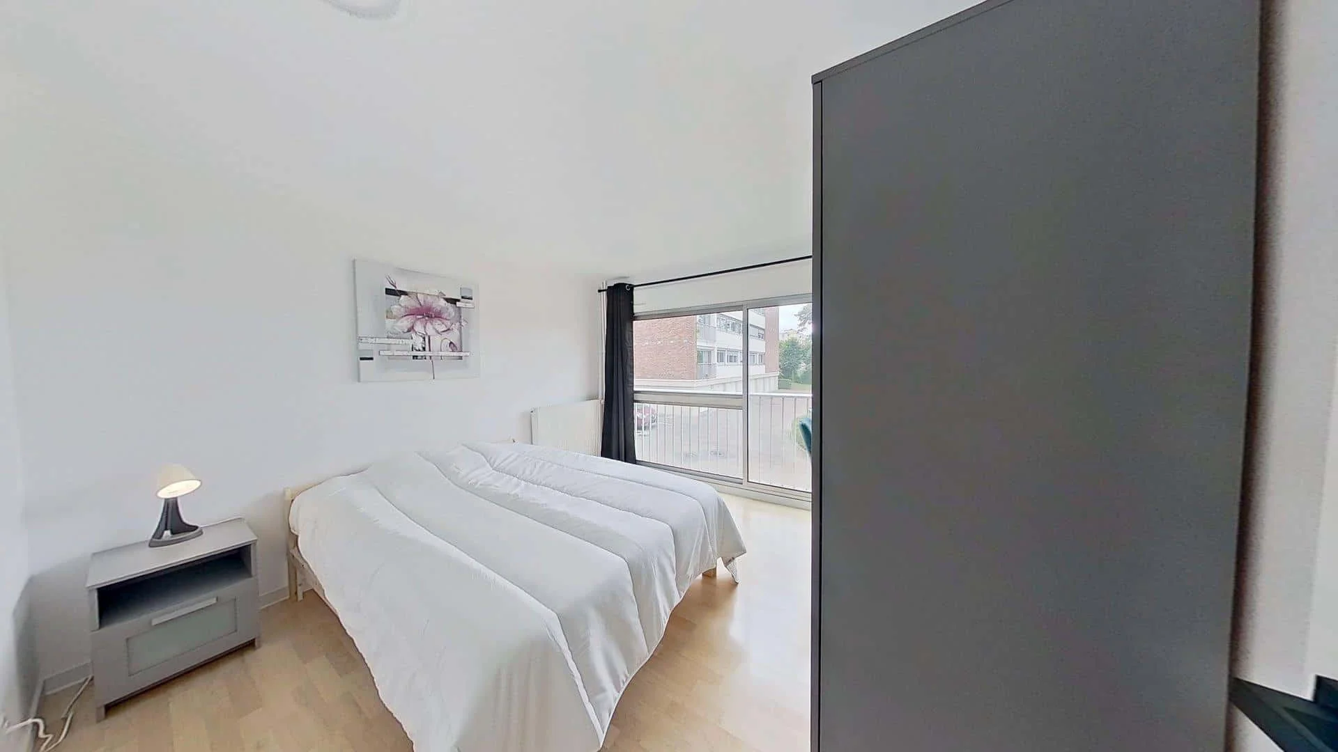 Chambre abordable pour les étudiants avec un bon éclairage dans 