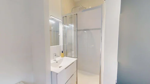 Privatzimmer in der 1 Rue Manescau, 64000 Pau, France, bild 1 von 10