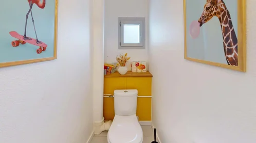 Quarto privado em 140 Rue Sully, 63100 Clermont-Ferrand, France, imagem 11 de 12