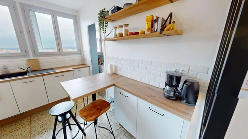 Quarto privado em 140 Rue Sully, 63100 Clermont-Ferrand, France, imagem 8 de 12