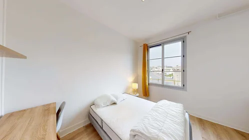 Habitación privada en 9 Rue de l'Intendant le Nain, 86000 Poitiers, France, imagen 2 de 14