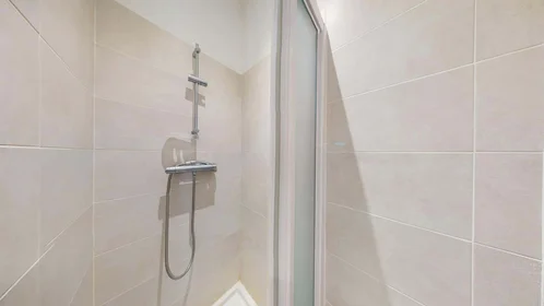 Habitación privada en 9 Rue de l'Intendant le Nain, 86000 Poitiers, France, imagen 10 de 14