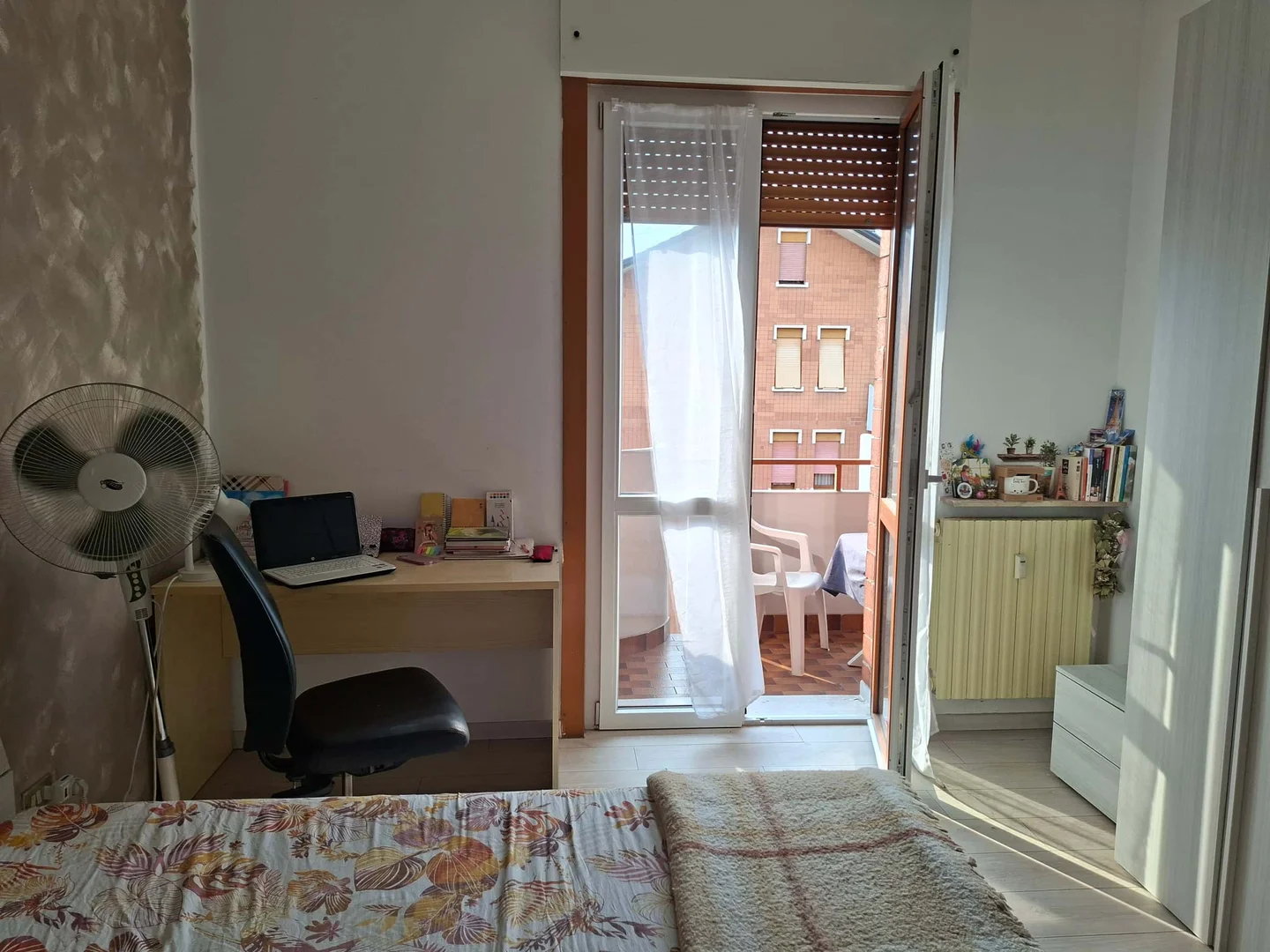 Chambre confortable pour étudiants disponible dans 
