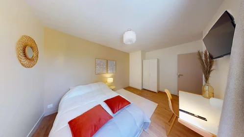 Özel oda konumu 4 Carr de Saxe, 35200 Rennes, France, 3 23 görüntüsü